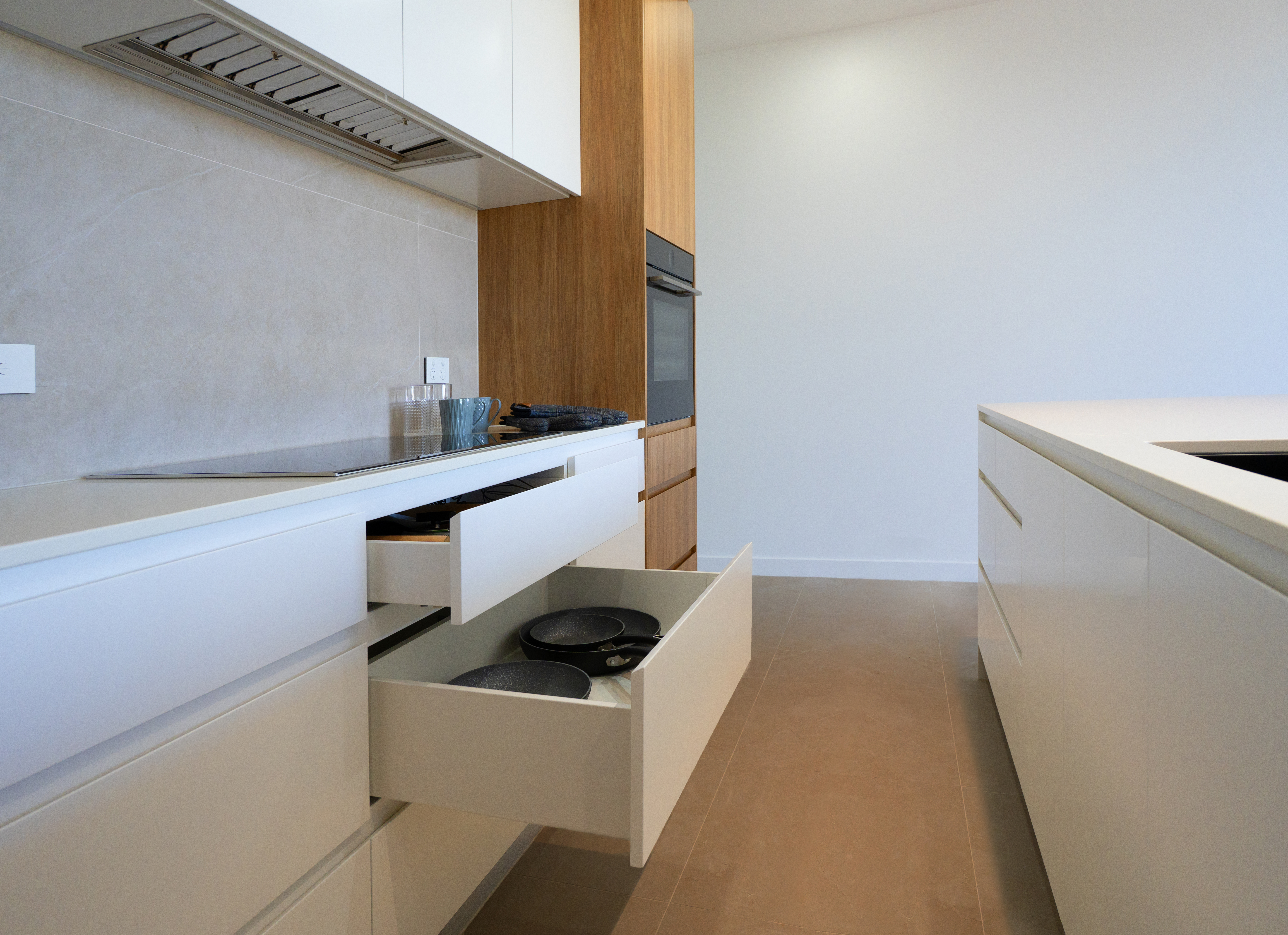 Cabinet hardware for kitchens, wardrobes and shopfitting